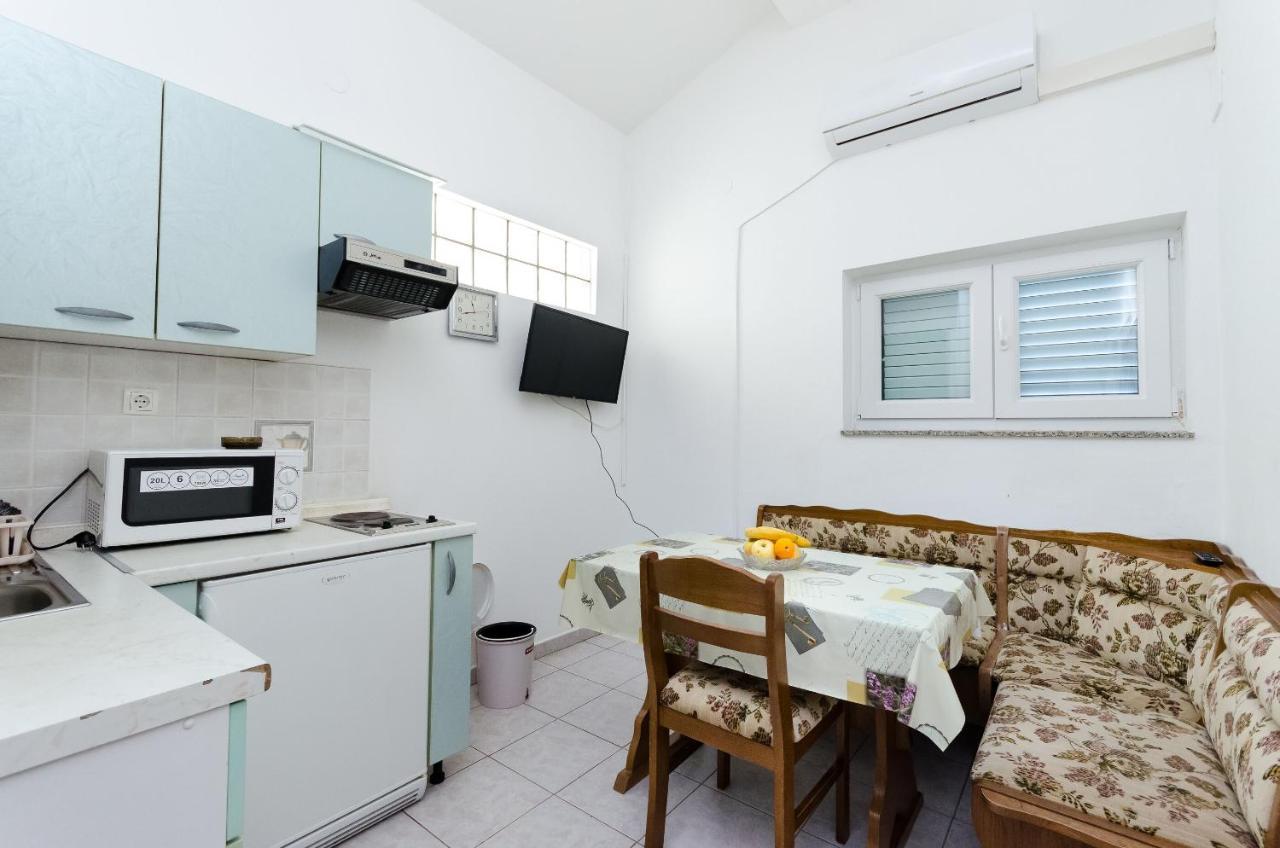 Anica J Apartament *
