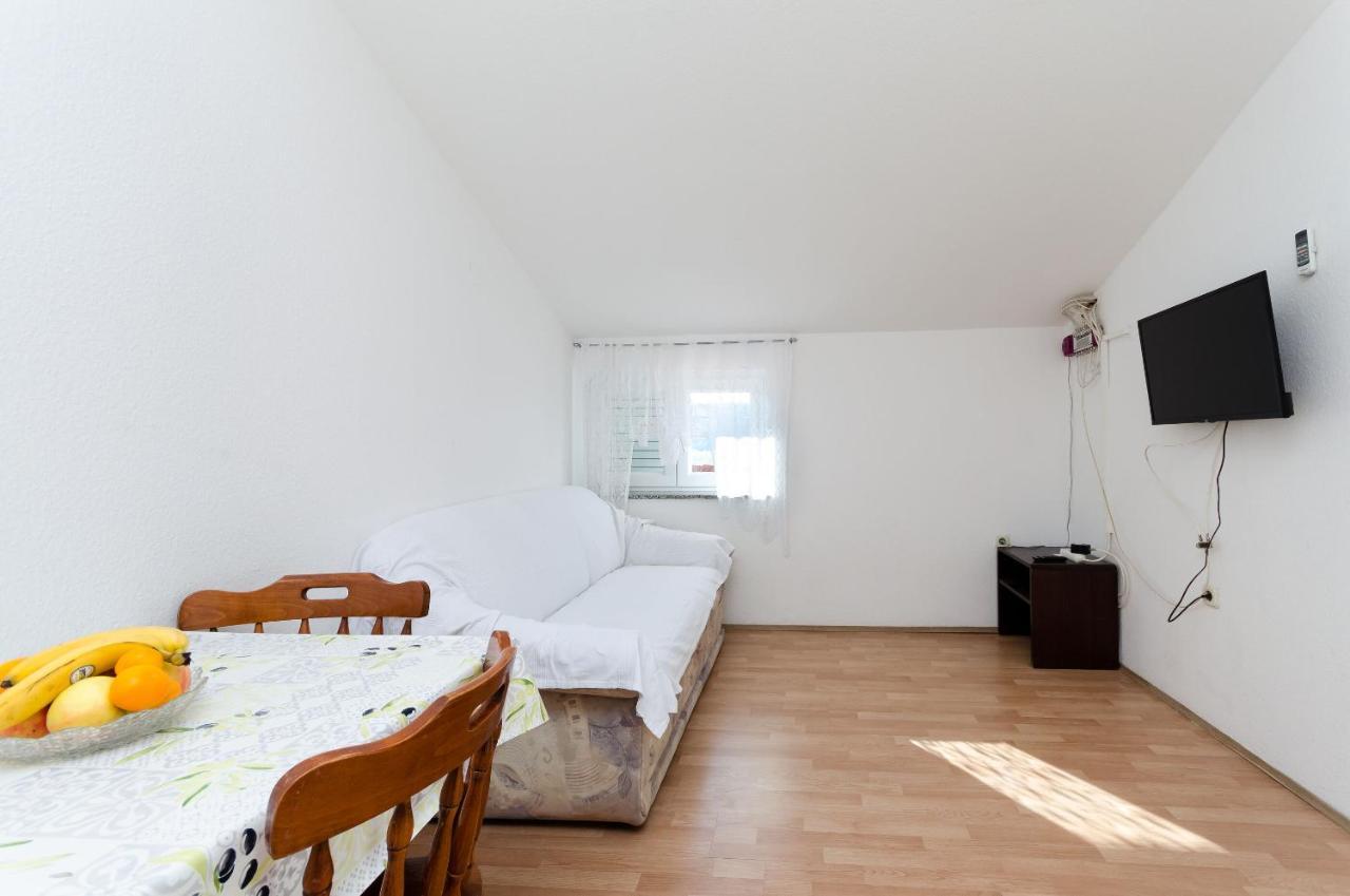 Anica J Apartament