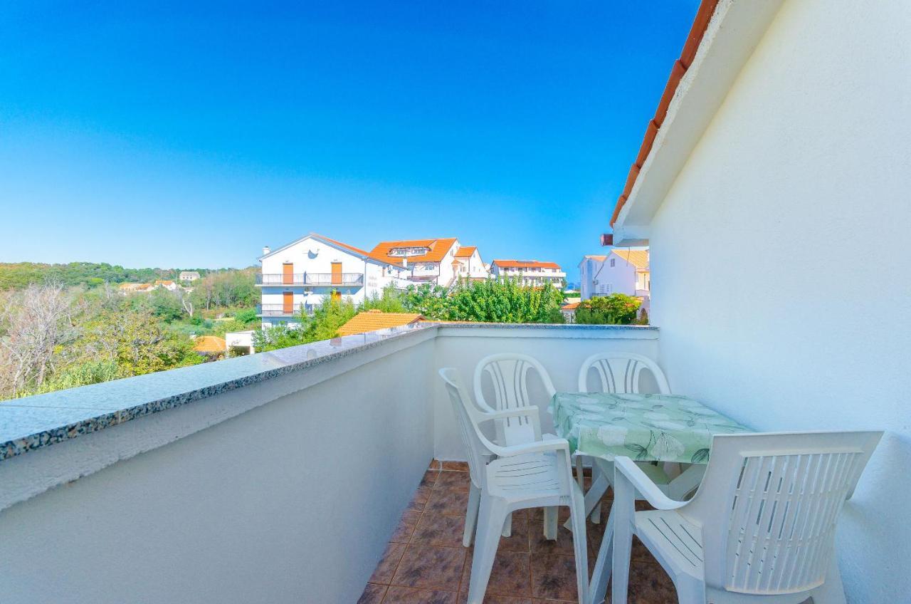 Anica J Apartament *