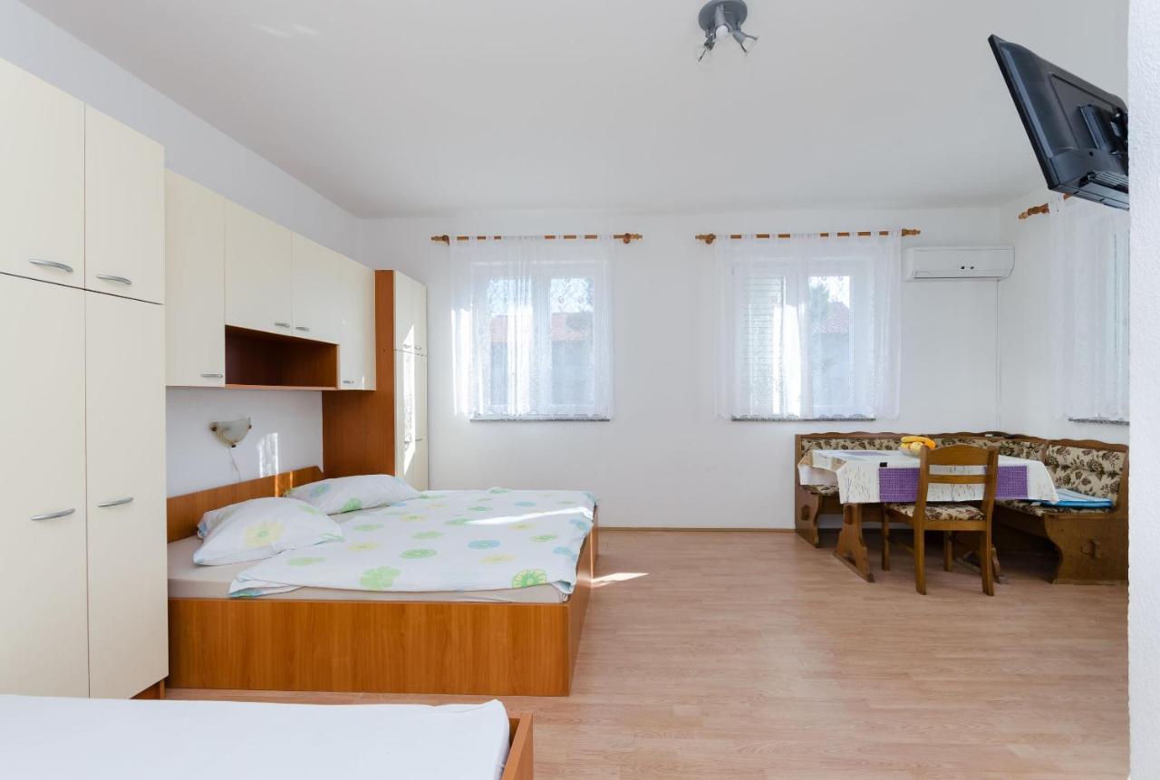 Apartament Anica J *