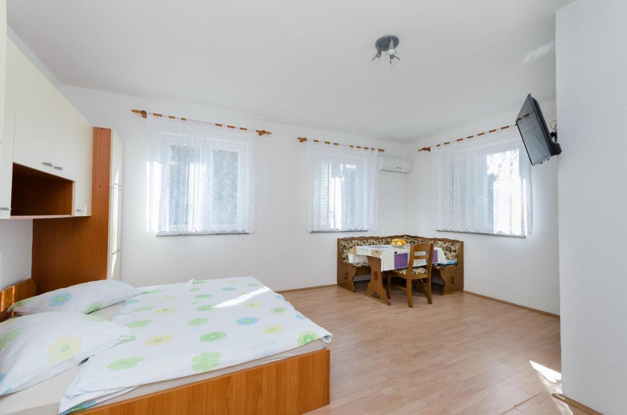 Apartament Anica J